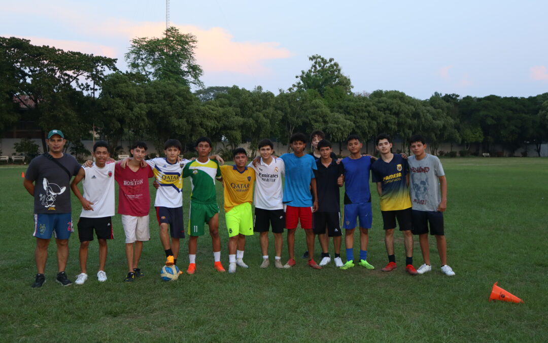 Un Comienzo Prometedor: Primer Entrenamiento en la Institución de Fútbol Juvenil